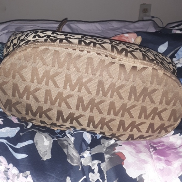 Purse - Picture 2 of 3